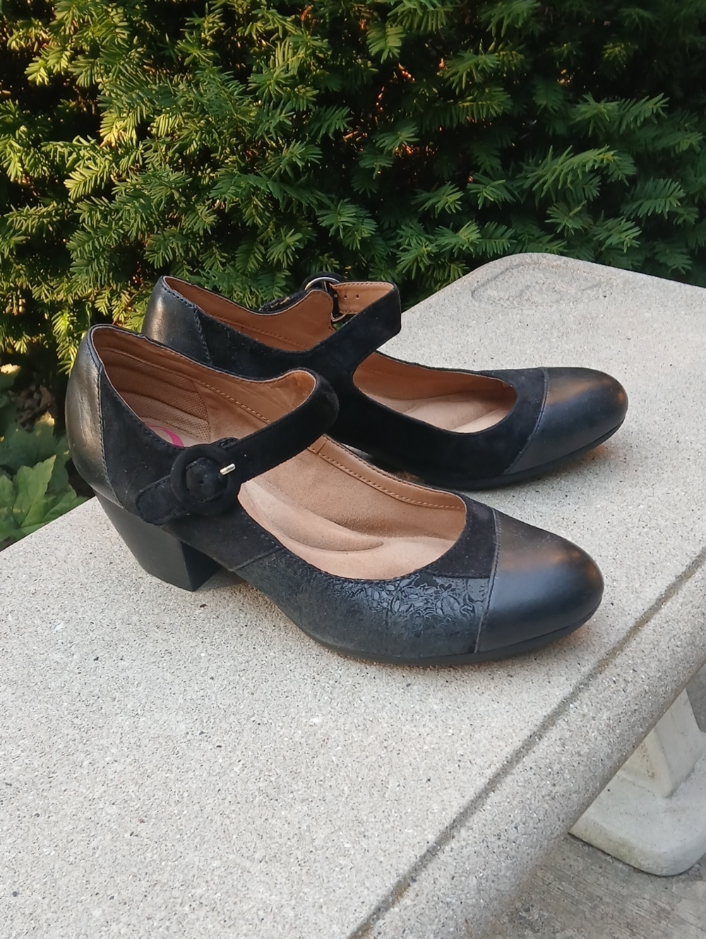 Comfortiva "Alora" Mary Jane pumps. Sz 9.5 M